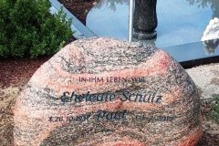 Sendenhorst, Grabstein, Findling, Edelstahlkreuz