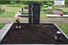 Iserlohn, Grabstein zweiteilig mit Edelstahlkreuz