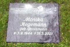 Johannisfriedhof Bielefeld, Liegestein mit Ornament
