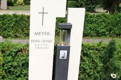 Mönninghausen Grabstein Zweiteiler mit Einfassung