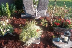 Freckenhorst, Doppelgrab Grabstein mit Rose und Laterne