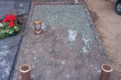 Sassenberg, Einzelgrab Grabstein mit Portrait, Laterne, Vase, Teilabdeckplatte und Einfassung