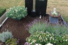 Bokel, Zweiteiler, Grabstein, Edelstahlkreuz, Einfassung