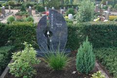 friedrichsdorf_zweiteiler_edelstahlkreuz_kreisplatte