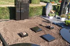 ostbevern_zweiteiler_edelstahlkreuz_bronzeschrift_einfassung_grabstein_viertelkreisplatten_trittplatten