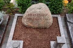 warendorf_urnenanlage_einfassung_findling_versenkvase