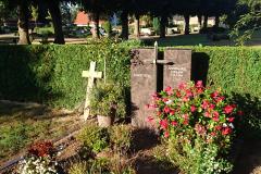 Westbevern, Zweiteiler, Edelstahlkreuz, Einfassung