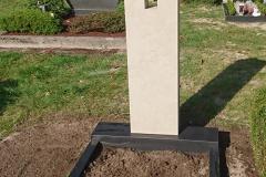 Münster Zentralfriedhof, Stele mit Spruch, Einfassung