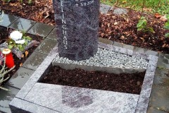 Erwitte, Urnenanlage, Stele, Urnenstein, Einfassung, Abdeckplatte, Kies, pflegeleicht