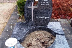 Rüthen, Urnengrab, Urnenstein, Urnenanlage, Zweiteiler, Abdeckplatte, pflegeleicht, Grableuchte, Edelstahlkreuz
