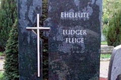 Sendenhorst, Denkmal, Zweiteiler, Stelen, Edelstahlkreuz