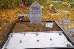 Hamm, Doppelgrab Denkmal mit Ornament, Granitbuch und Einfassung