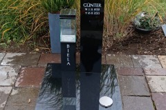 Spexard, Urnengrab mit Leuchte, Versenkvase und Abdeckplatte