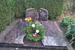 Beckum, Grabstein mit Teilabdeckung und Einfassung