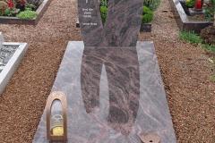 Ottbergen, Grabstein Zweiteiler, Gravur, Abdeckplatte, Einfassung, Bronzelaterne, Versenkvase