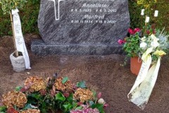 Beelen Grabstein mit Kreuz