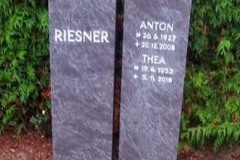 Enniger Doppelgrabstein mit Kreuz