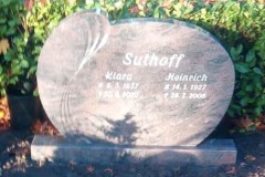 Hoetmar-Grabstein-mit-Blume