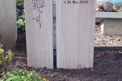 Ladbergen-Doppelgrabstein-mit-Rose