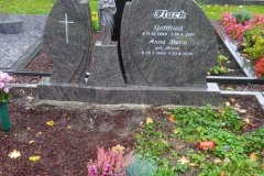 Marienfeld-Grabstein-mit-Maria-und-Kreuz