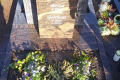 Mauritz-Grabstein-mit-Kreuz