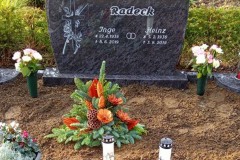 Sendenhorst Grabstein mit Kreuz und Blume