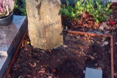 Grabstein Basalt Urnengrab mit Laterne Langenberg