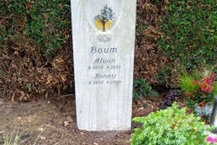 Grabstein mit Baumornament