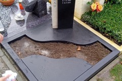 Sendenhorst Urnengrab mit Einfassung Black Granit