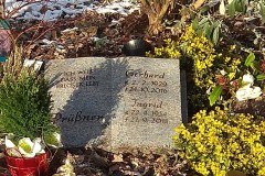 Jöllenbeck, Grabstein Buch
