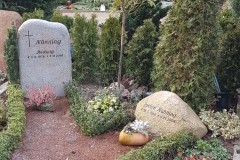 Warendorf, Grabstein und Findling