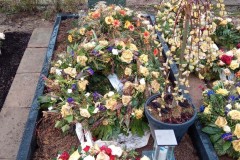 Hagen Grabstein mit Einfassung