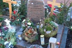 warendorf_urnenanlage_sonnenornament_bronzelaterne