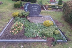 Bad Rothenfelde, Doppelgrab mit Ornament und Einfassung