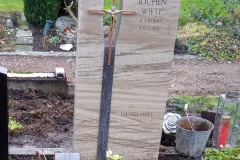 Werther, Doppelgrab Grabstein Muschelkalk mit Kreuz, Laterne