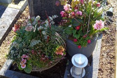 Bokel-Rietberg, Grabstein mit Laterne und Einfassung