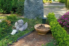 Rheda, Grabstein mit Edelstahlkreuz