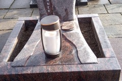 Spexard, Grabstein mit Ornament, Laterne, Versenkvase, Teilabdeckplatten und Einfassung