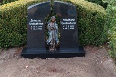 Warendorf, Grabstein mit Madonna