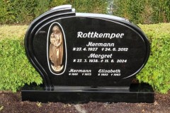 Benteler-Urnendoppelgrab-Black-Granit-Bronze-Madonna