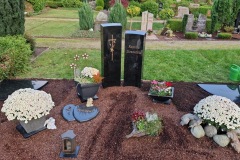 Friedrichsdorf-Vierergrab-Black-Granit-poliert-Bronze-Grablaterne