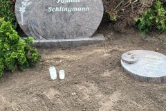 Grabstein-Himalaya-poliert-Ornament-Rose-vertieft-eingearbeitet-Trittplatte-passend-zum-Stein