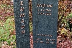 Kattenvenne-Doppelgrab-Serpentin-geschliffen-Bronzeschrift-Karund-Patina-braun