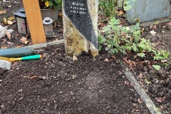 Unna-Urnendoppelgrab-Basalt-naturbelassen-Ornamente-nach-Vorlage-handwerklich-eingearbeitet