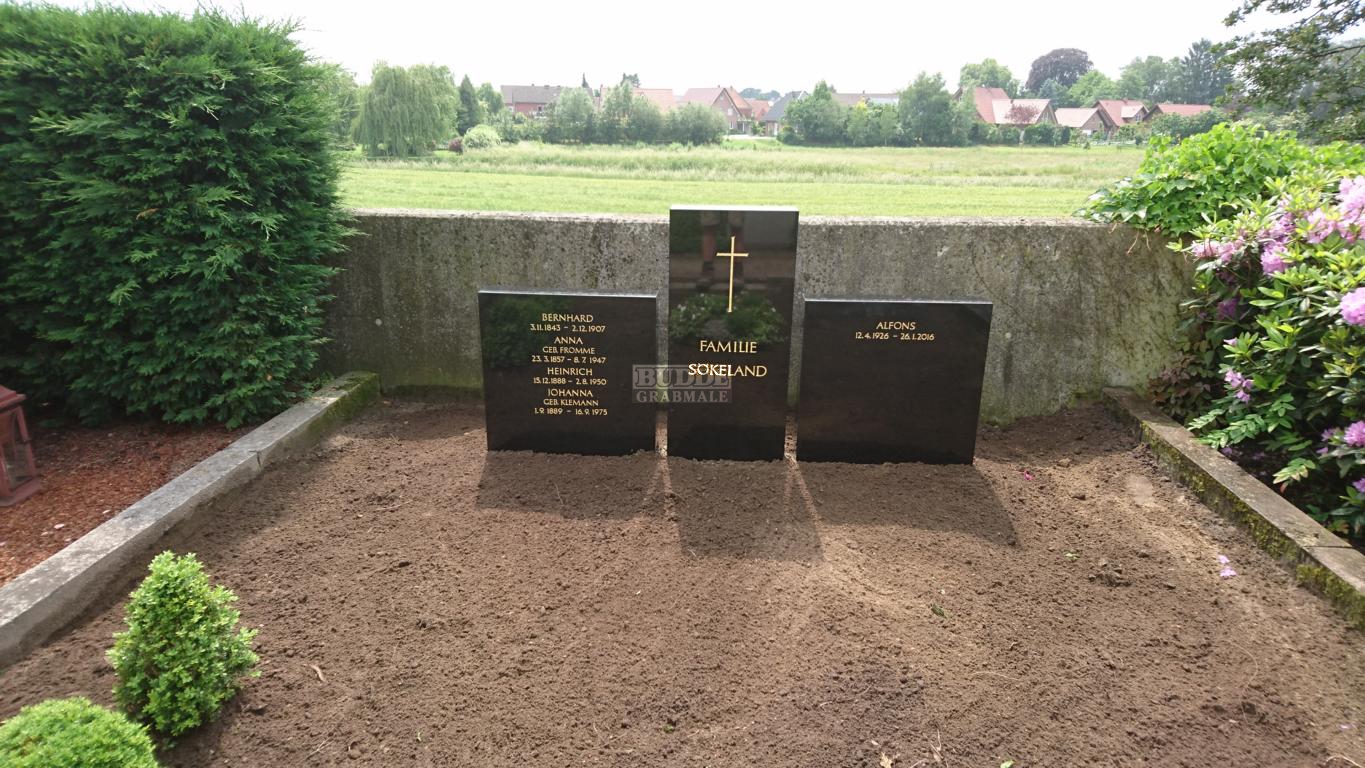 Sassenberg, Grabstein Granit Schrift vergoldet