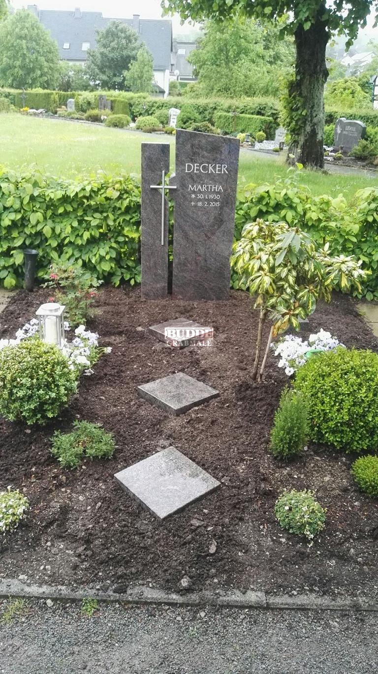 Schmallenberg, Grabstein mit Edelstahlkreuz