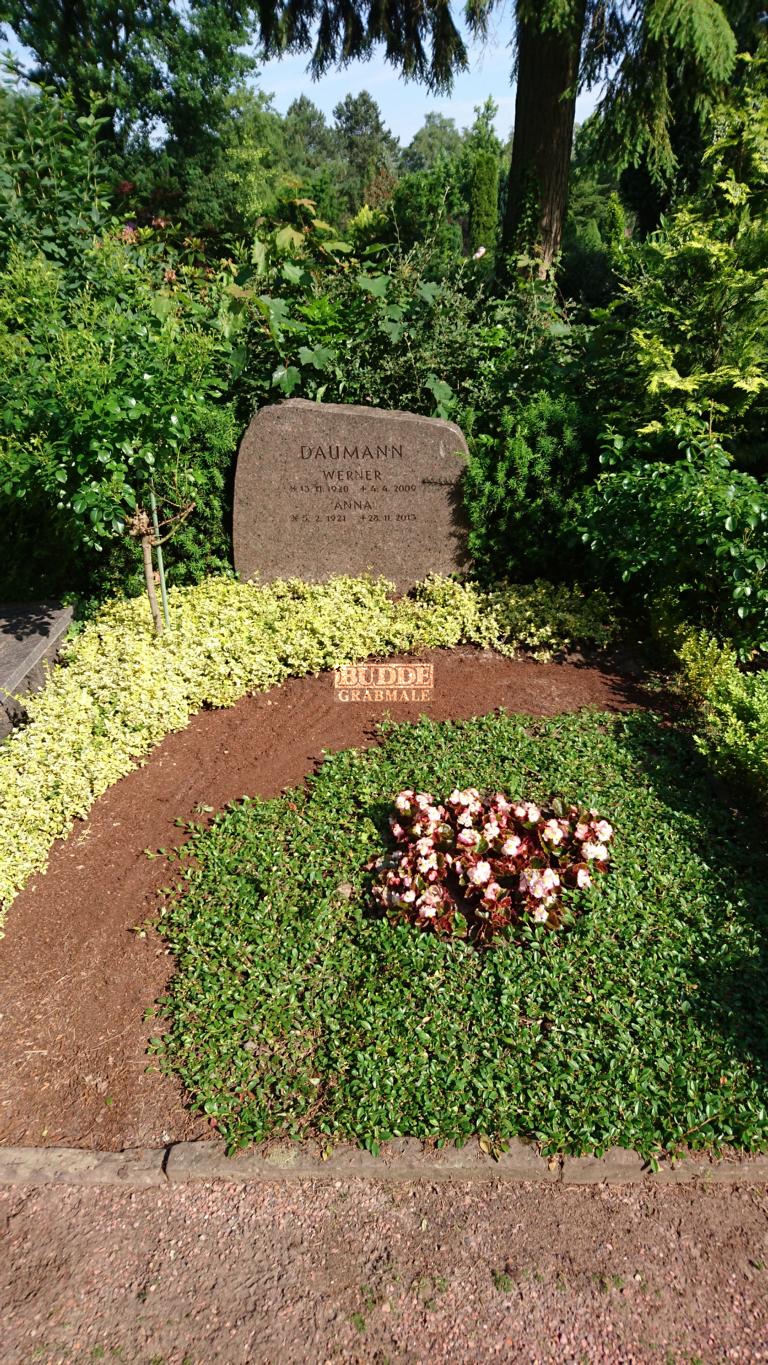 Warendorf, Grabstein mit Bronzeschrift Felsen